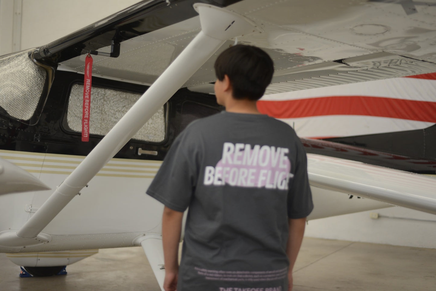 Playera Remove Before Flight